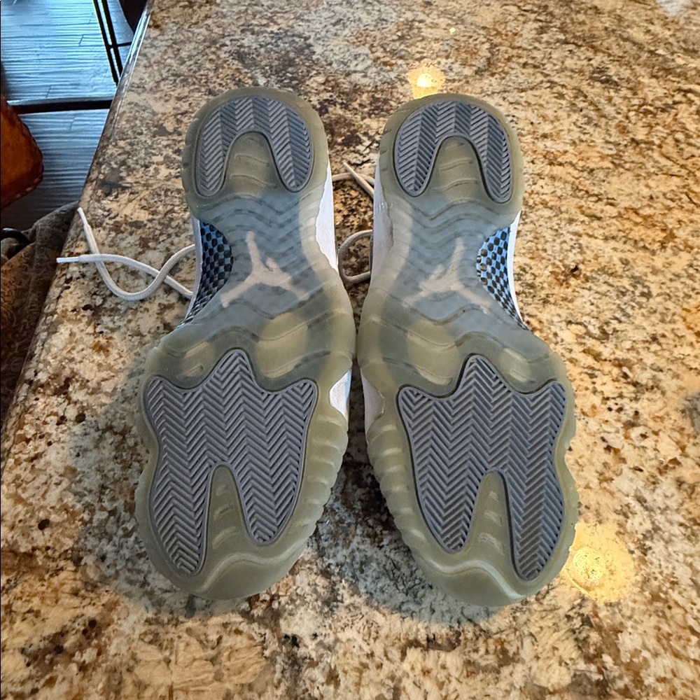 COPY - Nike Jordans - Picture 5 of 10